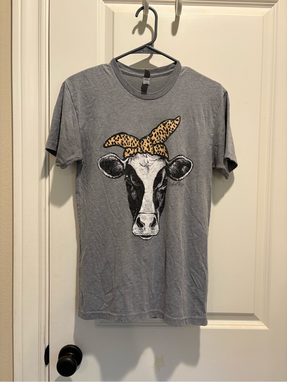 Rebel Rose Grey Cow with Leopard Bandana - Women’s Short Sleeve small EUC